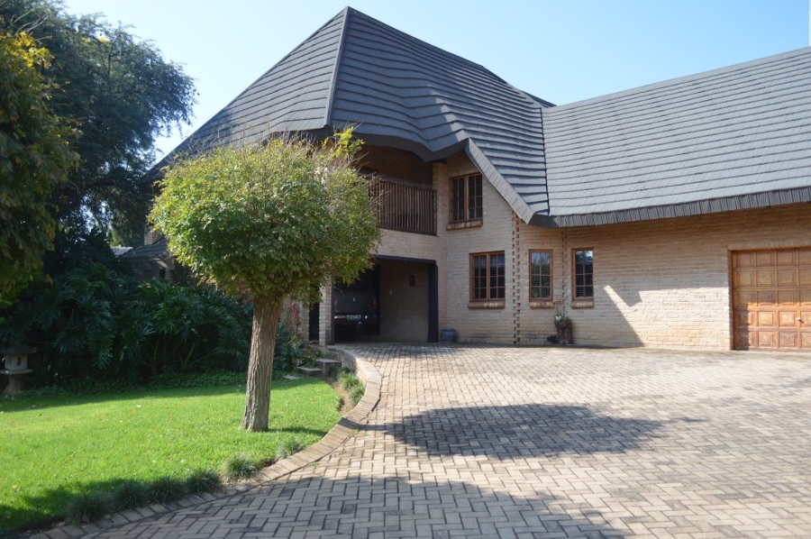 5 Bedroom Property for Sale in Wilkoppies North West